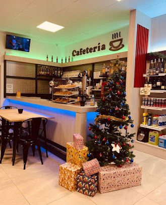 Cafetería Q8 Lloreda - mostrador de la cafetería en navidad