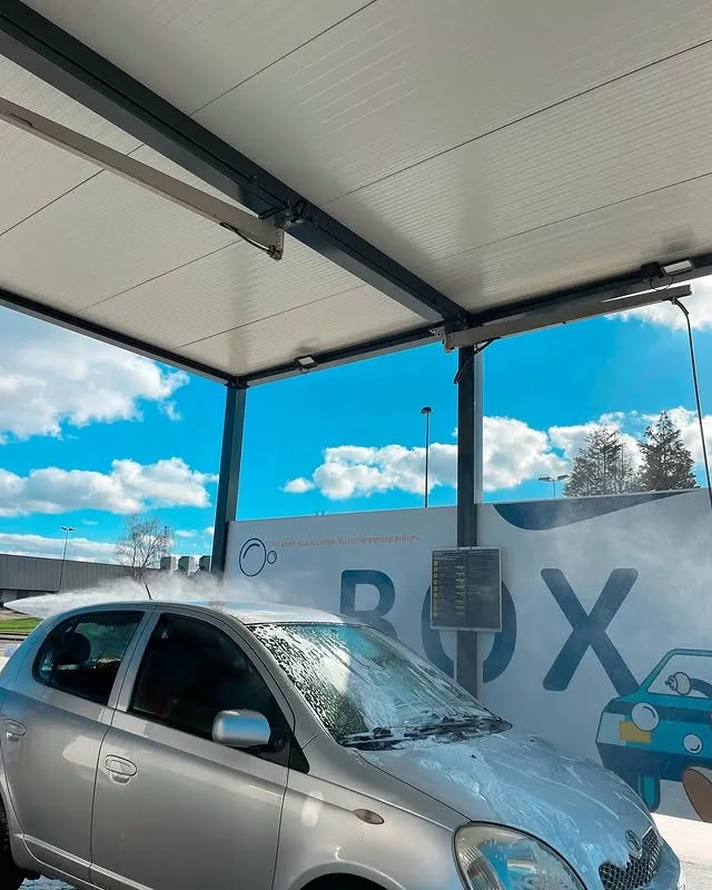 autolavados - limpieza de coche con maquina de auto lavado